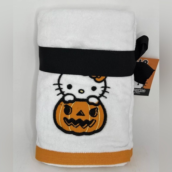 Hello Kitty Halloween Pumpkin Hand Towels 2pk - Picture 3 of 5